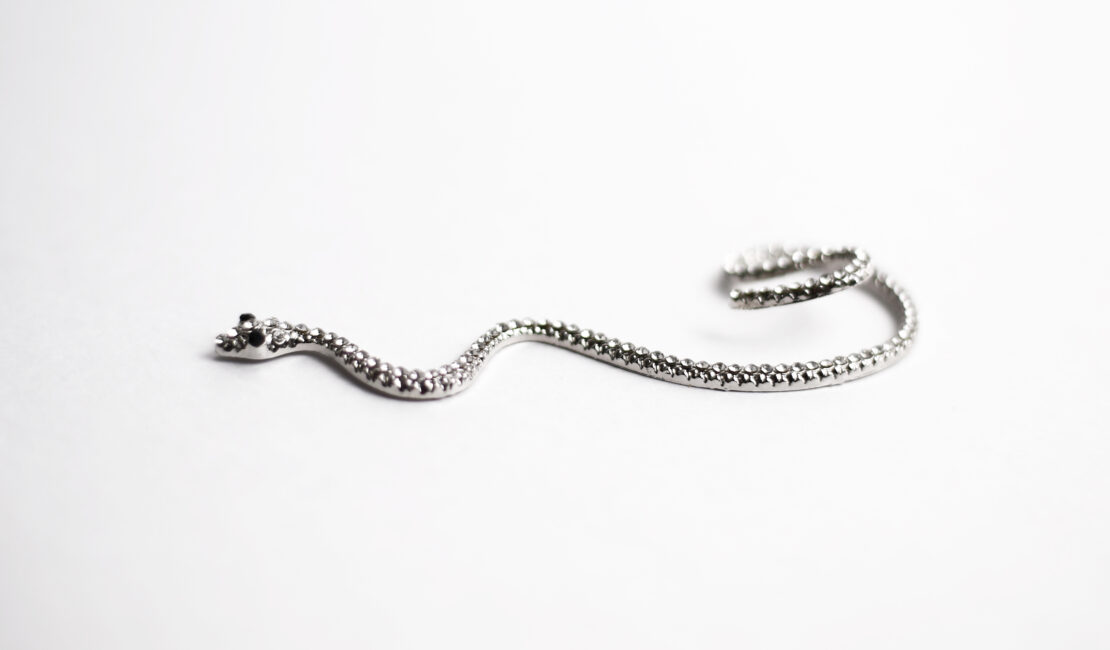 How to Style a White Gold Bracelet: 10 Tips