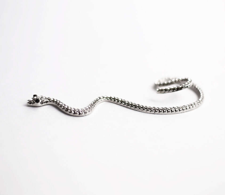 How to Style a White Gold Bracelet: 10 Tips