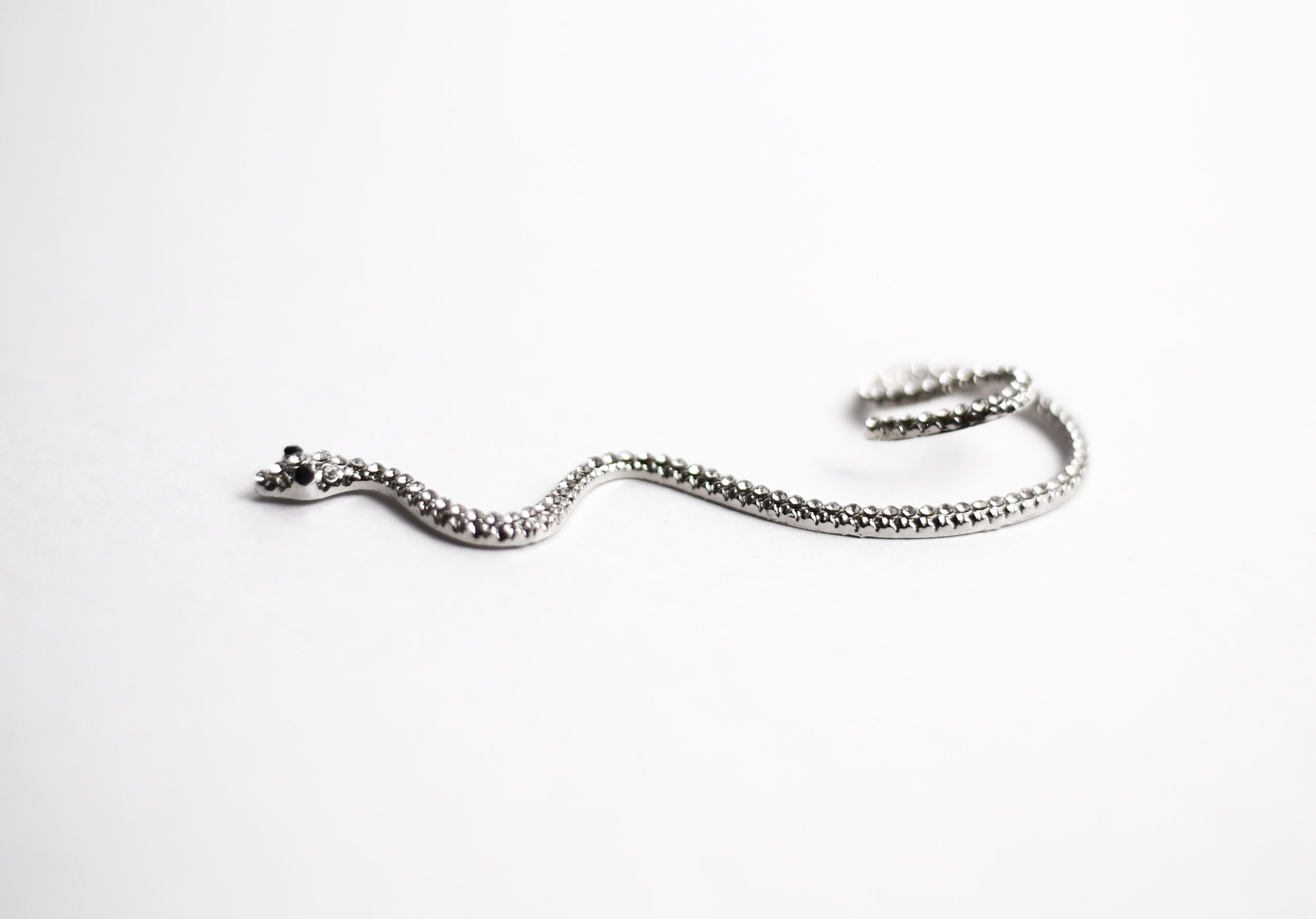 How to Style a White Gold Bracelet: 10 Tips