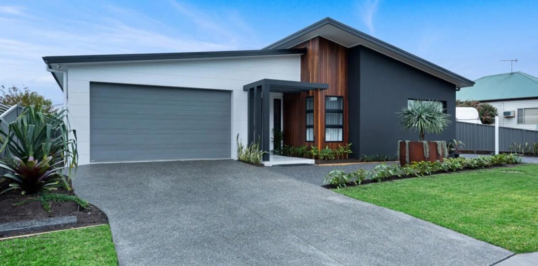 Narrow lot housing