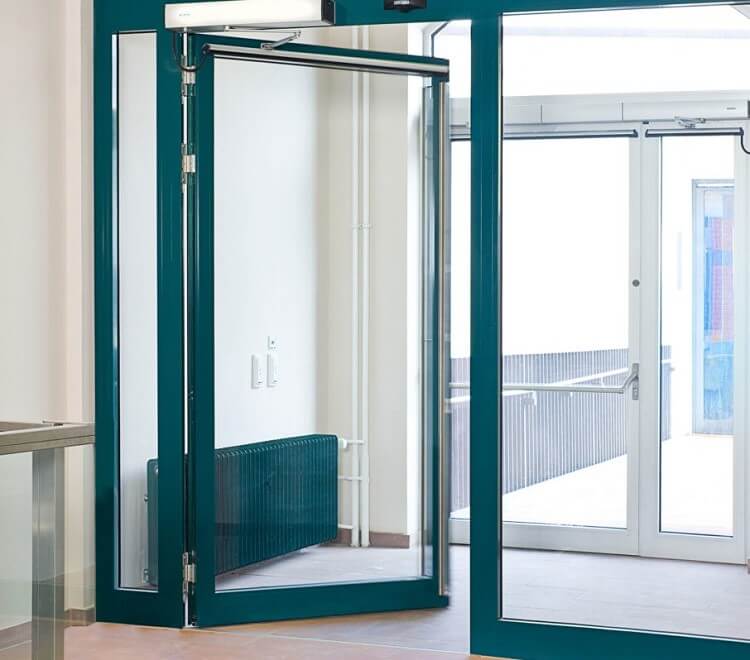 Automatic Frameless Glass Swing Doors