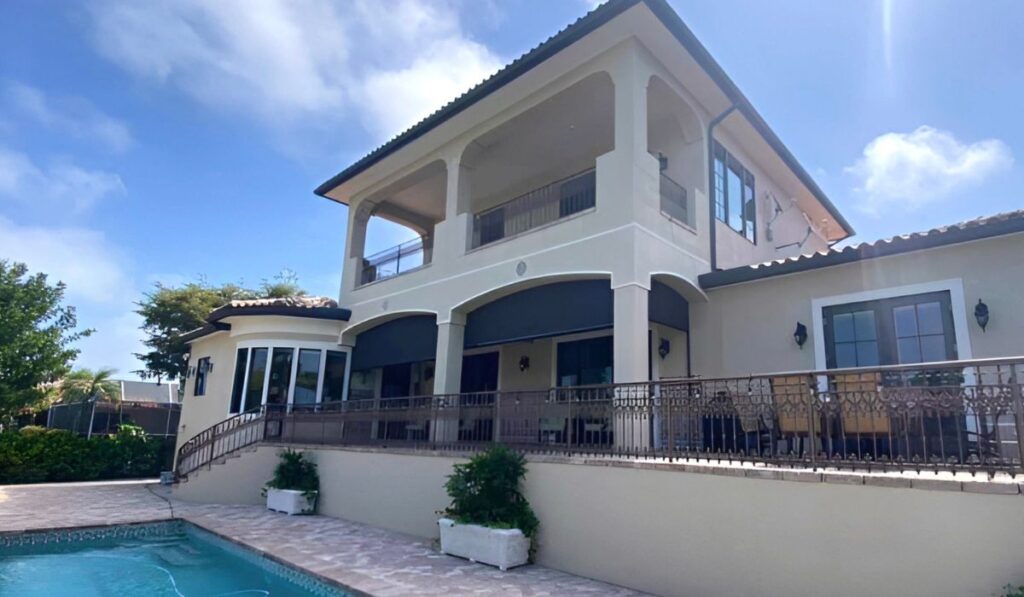 retractable pergola screen